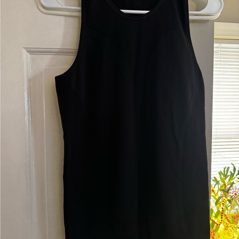 Lululemon tank top - Picture 2 of 5